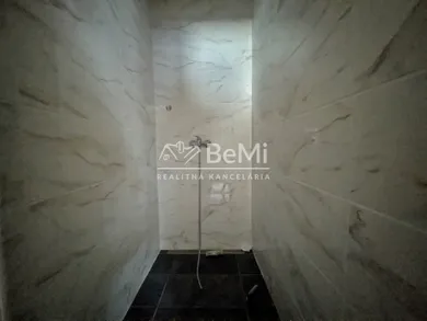 Na predaj 3-izbový dom, 180 m², Tesárske Mlyňany