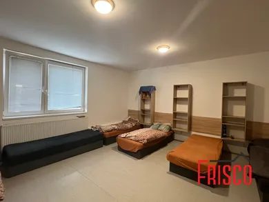 Na predaj 7-izbový dom, 240 m², Sereď, Športová