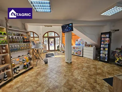 Коммерческие помещения в аренду, Komárno · €500
