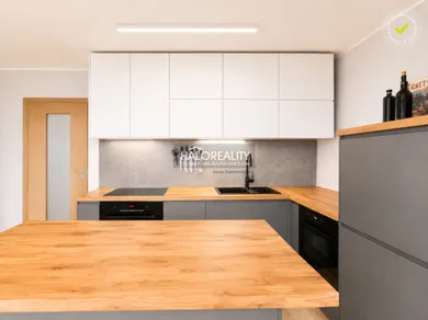 Na predaj 1-izbový byt, 44 m², Bratislava-Staré Mesto, Šancová