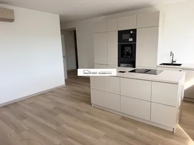 Na predaj 3-izbový byt, 67 m², Bratislava-Dúbravka, Sekurisova