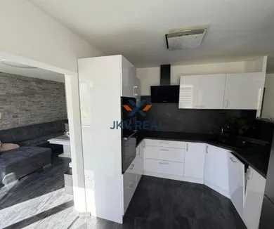 Na predaj 4-izbový byt, 98 m², Bratislava-Rača, potočná