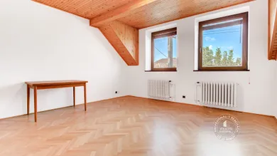 Na predaj 6-izbový dom, 234 m², Kaplna