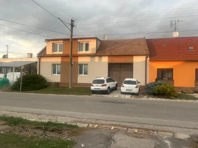 Будинки на продаж, 4-кімнатні, Pezinok · €176 500