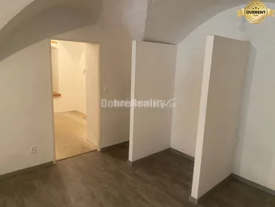 Na prenájom komerčné, 87 m², Banská Štiavnica, Andreja Kmeťa