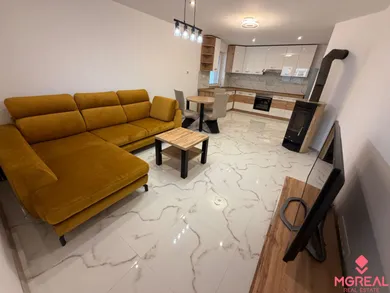 Na predaj 4-izbový dom, 920 m², Topoľčany, Sládkovičova