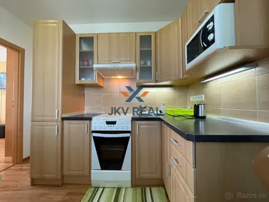 Na prenájom 2-izbový byt, 53 m², Poprad, Banícka