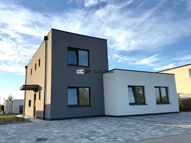 Na predaj 4-izbový dom, 84 m², Hubice