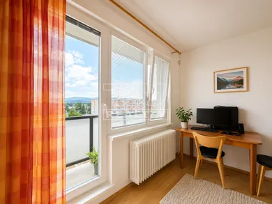 Na predaj 1-izbový byt, 45 m², Dubnica nad Váhom