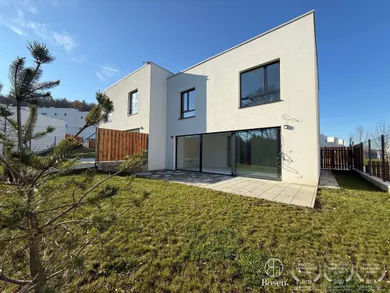 Houses for sale, 5-room in Bratislava-Dúbravka · €729,990