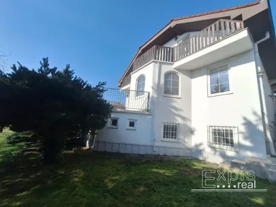 Na predaj dom v Bratislava-Nové Mesto · €1 · Čiastočná rekonštrukcia
