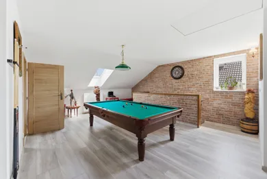 Na predaj dom, 292 m², Trstín