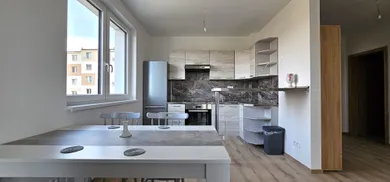 Na prenájom 2-izbový byt, 55 m², Hlohovec, Fraštácka