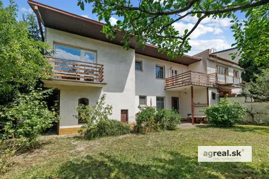 Houses for sale, 6-room in Bratislava-Staré Mesto · €670,000