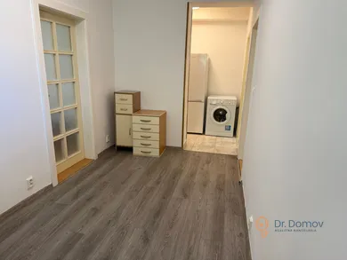 Na prenájom komerčné, 60 m², Bratislava-Dúbravka, Koprivnická