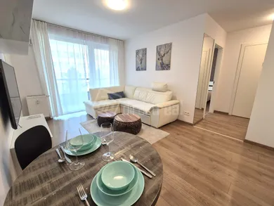 Na prenájom 3-izbový byt, 57 m², Bratislava-Nové Mesto, Račianska