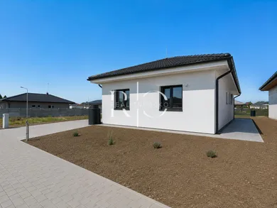 Na predaj 4-izbový dom, 101 m², Levice, -