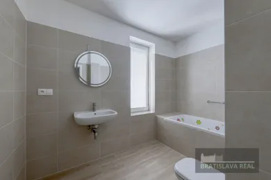 Na predaj dom, 114 m², Miloslavov, Krištáľová ulica