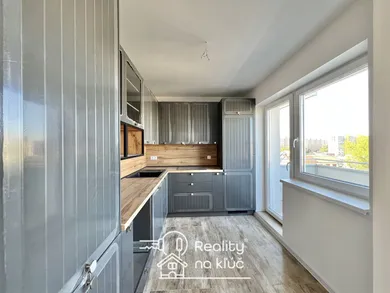 Na predaj 3-izbový byt, 81 m², Lučenec, Ulica V. V. Majakovského