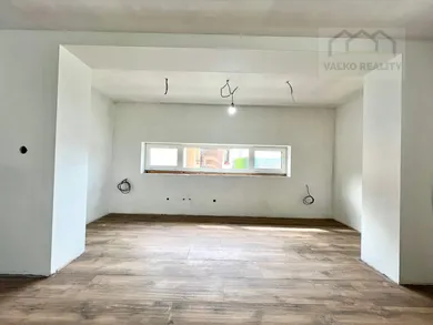 Na predaj dom, Ľubotín, Hlavná