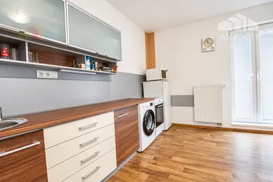 Na prenájom 2-izbový byt, 47 m², Bratislava-Nové Mesto, Odborárska