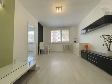 Mieszkania na wynajem, 2-pokojowe, Bratislava-Dúbravka · €690