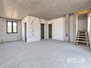 Na predaj 5-izbový dom, 180 m², Hronsek