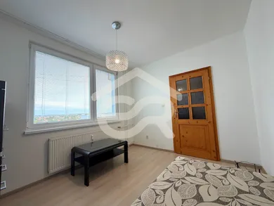 Na predaj 4-izbový byt, 84 m², Vráble, Sídlisko Lúky