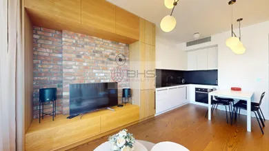 Na predaj 2-izbový byt, 50 m², Bratislava-Staré Mesto, Továrenská