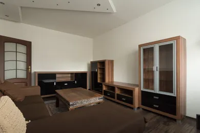 Na prenájom 2-izbový byt, 52 m², Bratislava-Petržalka, Medveďovej