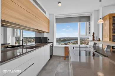 Na predaj 4-izbový byt, 103 m², Bratislava-Staré Mesto, Landererova