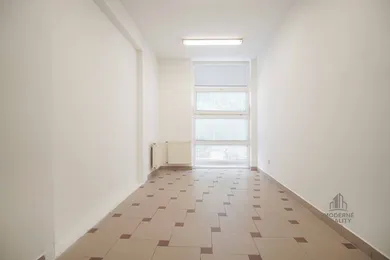 Na prenájom komerčné, 18 m², Nové Zámky, M. R. Štefánika