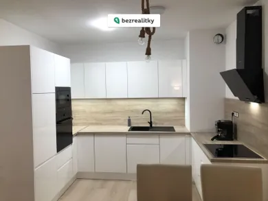 Na predaj 2-izbový byt, 51 m², Bratislava-Petržalka