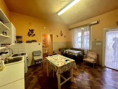 Na predaj 4-izbový dom, 120 m², Svodín