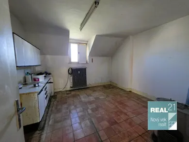 Na predaj 2-izbový byt, 68 m², Púchov, 1. mája