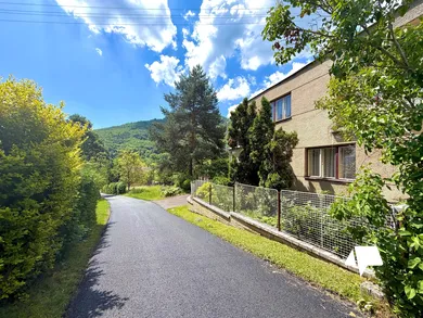 Domy na sprzedaż, 6-pokojowe, Nová Baňa · €139 900