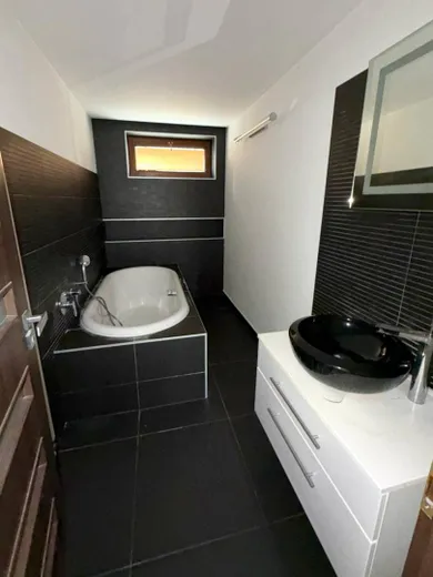 Na predaj 6-izbový dom, 220 m², Nitra, Metodova