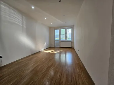 Na prenájom 2-izbový byt, 60 m², Valaská, Hronská
