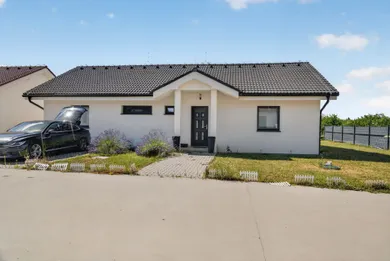 Domy na sprzedaż, 4-pokojowe, Veselé · €273 000