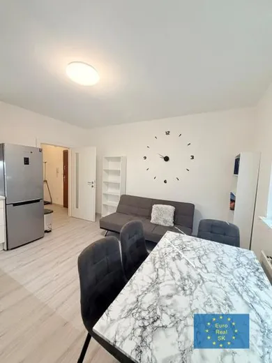 Mieszkania na wynajem, 2-pokojowe, Košice-Sídlisko KVP · €750