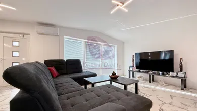 Na predaj 6-izbový dom, 180 m², Senec, Pivničná