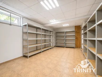 Na prenájom komerčné, 17 m², Šurany, Námestie