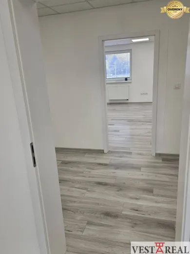 Na prenájom komerčné, 79 m², Galanta, Esterházyovcov