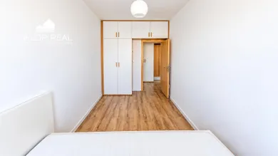 Na prenájom 3-izbový byt, 49 m², Bratislava-Karlova Ves