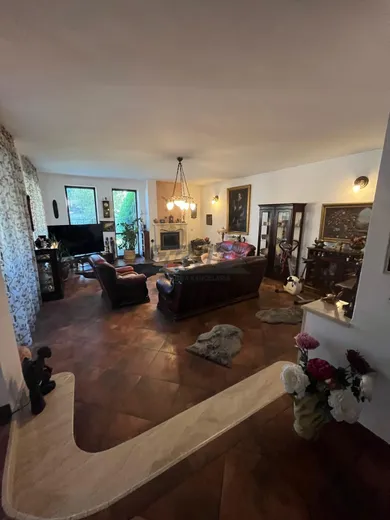 Na predaj 4-izbový dom, 366 m², Bratislava-Vrakuňa, Mostná