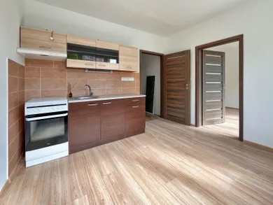 Na prenájom 1-izbový byt, 39 m², Prievidza, M. Gorkého