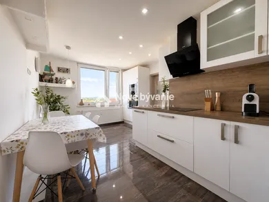 Na predaj 3-izbový byt, 72 m², Želiezovce, Mierová