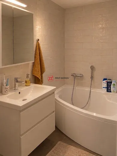 Na predaj 3-izbový byt, 65 m², Trnava, Ulica Hospodárska