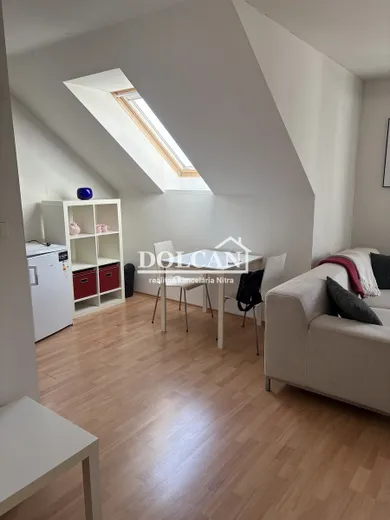 Na prenájom 2-izbový byt, 48 m², Nitra, Južná