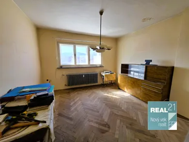 Na predaj 2-izbový byt, 68 m², Púchov, 1. mája